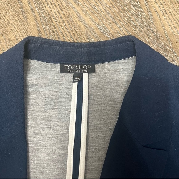 Nordstroms Top Shop Navy Blazer with white buttons and pockets size 8 - Picture 5 of 11